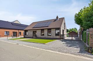 *** KIJKDAG 12/07 tussen 10u - 12u *** Op afspraak *** Te moderniseren halfopen bebouwing met veel potentieel op gunstige ligging. Deze...