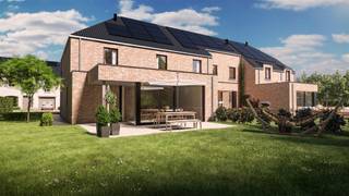 <p><span>Nieuwbouwwoning met drie slaapkamers op uiterst centrale doch rustig gelegen perceel te Zonhoven.</span></p><p><span> </span></p><p><span>Ontworpen voor gezinnen en levensgenieters die nét dat tikkeltje meer verwachten. Elke woning heeft haar eigen karakter en indeling, steeds uitgerust met de beste materialen en nieuwste technieken.</span></p><p><span> </span></p><p><span>Belangrijkste troeven:</span></p><p><span>- Centrale en zeer rustige ligging</span></p><p><span>- Kwalitatief afgewerkt</span></p><p><span>- Bewoonbare oppervlakte van 180,93m²</span></p><p><span>- Carport</span></p><p><span>- E-peil 20 met optie tot E10 of E0</span></p><p><span>- Warmtepomp, Zonnepanelen en Ventilatie D</span></p><p><span>- Eigen keuze tot afwerken van woning</span></p><p><span> </span></p><p><span>Bekijk zeker ook de grondplannen met de afmetingen. Zo krijgt u van thuis uit al een perfect beeld van wat deze woning te bieden heeft!</span></p><p><span> </span></p><p><span>Wenst u meer info of een vrijblijvende afspraak, contacteer dan ons kantoor op het nummer 011 85 15 15 en wij helpen u graag verder.</span></p>