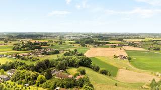 Ce terrain à bâtir de 994m² est magnifiquement situé au pied du Kluisbos, bénéficiant d’une superbe VUE. Beaucoup de potentiel. Permis disponible...