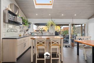 Te koop: karaktervolle woning in het centrum van Zwevezele, op wandelafstand van park en openbaar vervoer.Deze charmante woning, combineert...