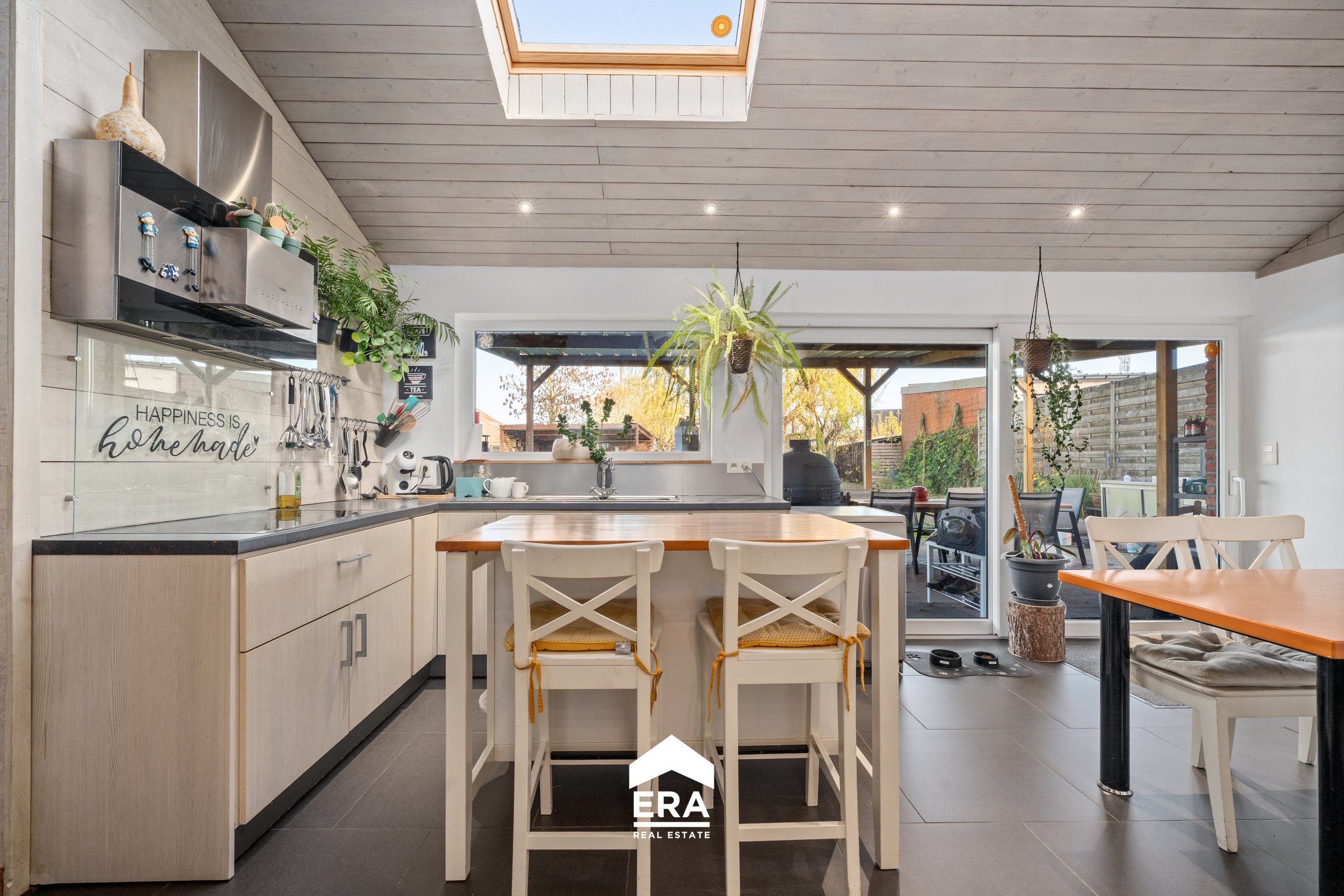 Ruime woning 4 slaapkamers met carport en garage op 705 m² - foto 3