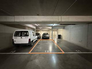 Op een centrale en vlot bereikbare locatie in Loppem bieden we een ondergrondse autostaanplaats te huur aan.Ideaal voor wie zijn wagen veilig, droog...