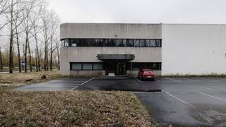 Ruim logistiek vastgoed te huur in Mechelen-Noord, met ca. 8.691 m² magazijn en 3.200 m² kantoorruimte. Strategisch gelegen langs de E19...
