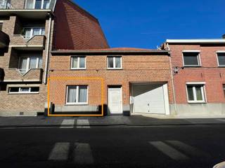 Studio te huur kort bij het stadscentrum en station. De studio ligt aan de voorzijde op het gelijkvloers in een kleinschalig gebouw van 5...