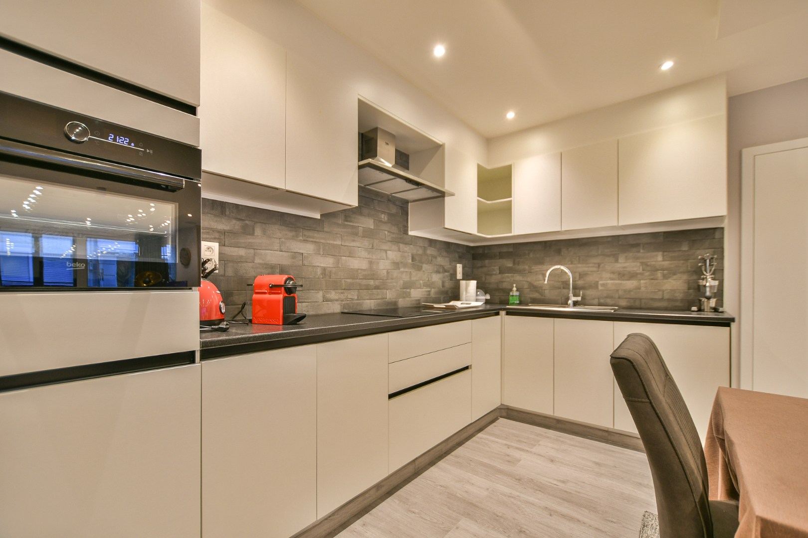 Gerenoveerd appartement met 2 slaapkamers te koop op toplocatie te Blankenberge! - foto 5