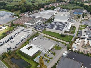 Bedrijfsgebouw met  van 1.316 m² tot 11.730 m² magazijnruimte (kantoren optioneel).Gelegen in Satenrozen, uitstekend bereikbaar via de E19, op 20 min...
