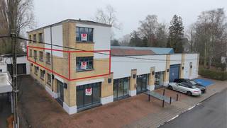Kantoor van ca. 63 m² op een centrale ligging te Roeselare-Rumbeke.Omvat: - eigen kitchenette in aparte ruimte- sanitair- serverlokaal/berging-...