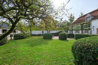 Luxe woonboerderij met hippische faciliteiten op een gunstige locatie in de Kempen.Zeer praktisch gelegen met goede uitvalswegen, doch genietend van...