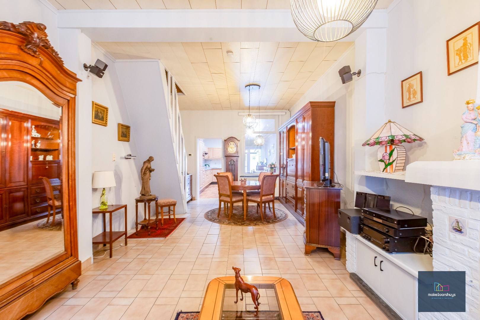 Charmante op te frissen rijwoning met ruime stadstuin - foto 2