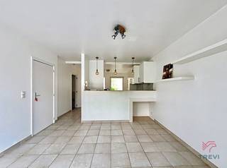 LAEKEN - Park van Laken, vlak bij winkels en het openbaar vervoer, appartement van ± 61 m², gelegen op de 1e verdieping van een gebouw zonder...