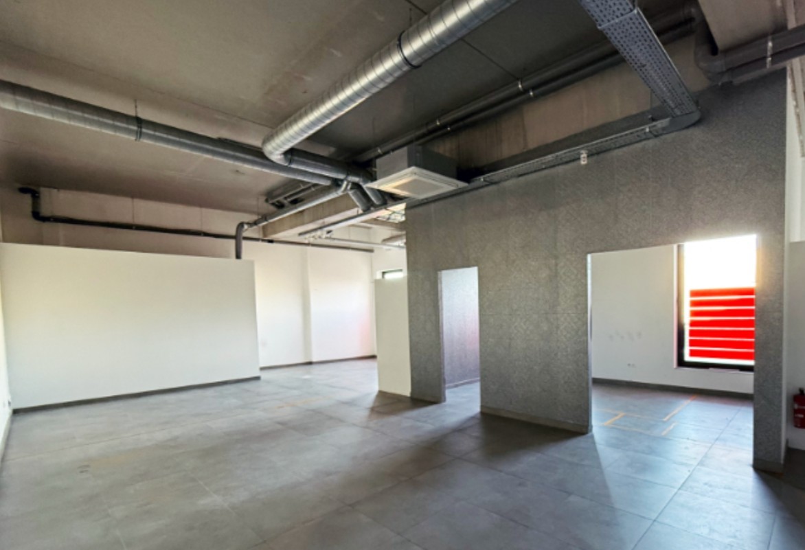 Commercial for rent in Beveren-Kruibeke-Zwijndrecht - photo 2