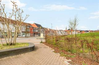 <p>Ontdek deze instapklare woning met 3 slpk en tuin, gelegen nabij het centrum van Ronse en de Stadstuin.<br /><br />De indeling is als volgt:<br />Gelijkvloers: leefruimte, gang, keuken, wc, berging<br />Verdieping 1: nachthal met WC en één ruime slaapkamer<br />verdieping 2: 2 slaapkamers<br /><br />Tuin: een grote diepe tuin<br /><br />De troeven van deze woning?<br />- centrale ligging<br />- goedgekeurde elektriciteit<br />- vernieuwde daken<br />- CV op aardgas: ook CV op de zolderkamers!<br />- Overal dubbele beglazing<br /><br />De woning is momenteel VERHUURD aan 750 € per maand en is dus ook interessant als rendabele investering!<br /><br />Wil je een bezoek brengen aan deze woning? Contacteer me: Caroline@immobeguin.be</p>