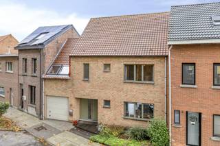 Dit huis in Boom is een buitenkans voor wie op zoek is naar een instapklaar en ruim huis en dat gecombineerd met een kindvriendelijke en...