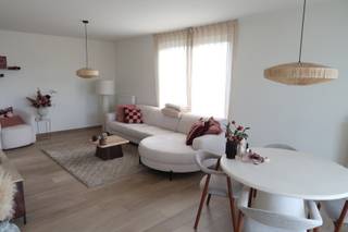 Aan de rand van het centrum, in een aangename autoluwe omgeving, bevindt zich dit recente en instapklare appartement van 92 m², inclusief...