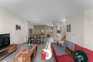 Deze recente (her)nieuwbouwwoning ('2020) is gelegen op een bijzonder rustige locatie rond een afgesloten binnenplein "Hanzenhof" genaamd en dit...