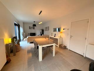 Recent gelijkvloers appartement met 2 slk, terras en ondergrondse parking te Koningshooikt.Algemeen:- Gelijkvloers appartement- Ondergrondse parking...