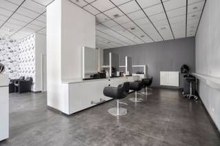 Dit energiezuinige commerciële pand is ideaal gelegen in het centrum van Hechtel. Op slechts enkele meters van het Rode Kruisplein zijn er...