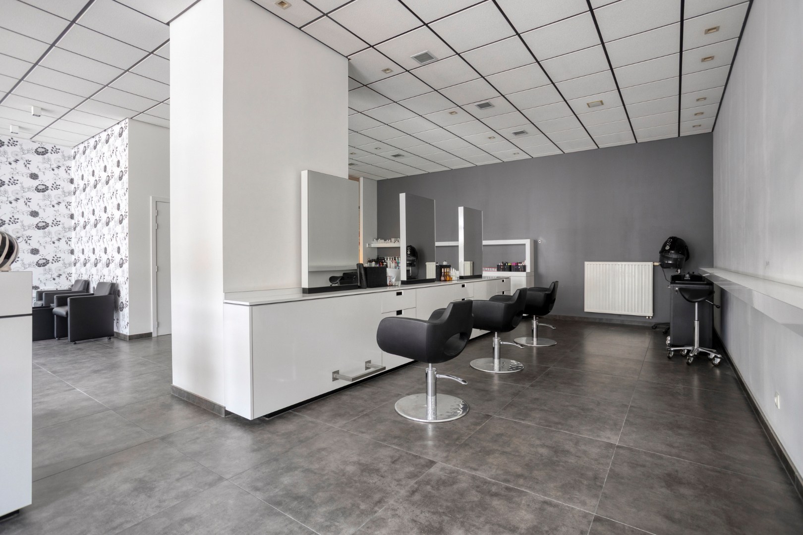 Ruim energiezuinig commercieel pand op toplocatie in centrum Hechtel - foto 3