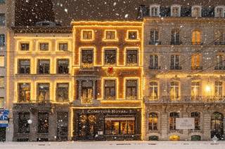 Op een heel centrale ligging in Brussel, in de Koningsstraat 166, tegenover het nieuwe Corinthia-hotel, prachtig en recent (2013) duplex...