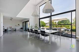 <p><span>This impressive, modern home is situated in an excellent location, close to the highway connecting Aalst and Brussels. Thanks to its well-thought-out layout, it’s perfect for those who want to combine living and working, but it’s also ideal as a multigenerational home.<br />The entire first floor (approx. 180 m²) forms a single spacious living area with a stylish, fully equipped open kitchen, a spacious dining area, and a cozy sitting area. Large windows provide an abundance of natural light and offer access from every room to the sunny terrace, which overlooks the garden and provides direct access to it.<br />The open staircase leads to the second floor, where two exceptionally spacious bedrooms, an open walk-in closet, and a luxurious bathroom with a bathtub, walk-in shower, double sink, and toilet ensure optimal living comfort.<br />The ground floor offers numerous possibilities, including a spacious garage accessible from two sides, a study or additional bedroom, a separate bathroom and toilet, and a multipurpose room that’s perfect for use as a practice, studio, office, or hobby room.<br />This home also excels in terms of comfort and energy efficiency thanks to underfloor heating, solar panels, and high-quality finishes. A unique property for those seeking space, flexibility, and modern living comfort.</span></p>