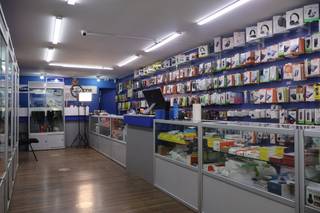 <p><span>itstekende rendementseigendom Verhuurd handelspand op toplocatie </span></p><p><span>Op zoek naar een investering met onmiddellijk rendement in Antwerpen? Dit commercieel handelspand, gelegen in de levendige Offerandestraat, vormt een unieke opportuniteit voor investeerders die willen genieten van stabiele huuropbrengsten op een strategische locatie.</span></p><p><span>Het pand is momenteel verhuurd en genereert een maandelijkse huurinkomst van € 2.041, wat resulteert in een aantrekkelijk en onmiddellijk van 7,25% rendement. Dankzij de bestaande huurovereenkomst biedt deze eigendom directe cashflow zonder leegstandsrisico.</span></p><p><span>De commerciële ruimte op het gelijkvloers is ruim en etalage zorgt voor een uitstekende visibiliteit en commerciële uitstraling. De open indeling maakt het pand bijzonder flexibel en geschikt voor uiteenlopende activiteiten zoals retail, kantoor, dienstverlening of andere commerciële invullingen.</span></p><p><span>op de eerste verdieping bevindt zich een praktische bijkomende ruimte die perfect kan dienen als stockruimte, bureau of werkplaats. Verder is het pand uitgerust met sanitair en kitchenette, wat het comfort en de functionaliteit voor de huurder verhoogt.</span></p><p><span>De ligging in de Offerandestraat garandeert een constante passage van voetgangers. De buurt kenmerkt zich door een dynamische mix van handelszaken, horeca en residentieel leven, wat bijdraagt aan de commerciële aantrekkingskracht van deze locatie.</span></p><p><span>Bovendien geniet het pand van een uitstekende bereikbaarheid, zowel met het openbaar vervoer als via de belangrijkste invalswegen rond Antwerpen. </span></p><p><span> </span></p><p><span>Wat zijn de troeven van dit pand?</span></p><ul><li><span>Verhuurd handelspand met stabiele huurder </span></li><li><span>Maandelijkse huurinkomst van € 2.041 </span></li><li><span>Onmiddellijk rendement ideale investering </span></li><li><span>Uitstekende commerciële ligging met hoge visibiliteit </span></li><li><span>Extra ruimte op de 1ste verdieping (stock/bureau) </span></li><li><span>Sterke passage </span></li></ul><p><span> </span></p><p><span> </span></p>