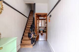 Knusse gezinswoning op een uitstekende locatie in de populaire wijk “Het Looks”. Aan de Lierse stadsrand, kort bij scholen, winkels, openbaar...