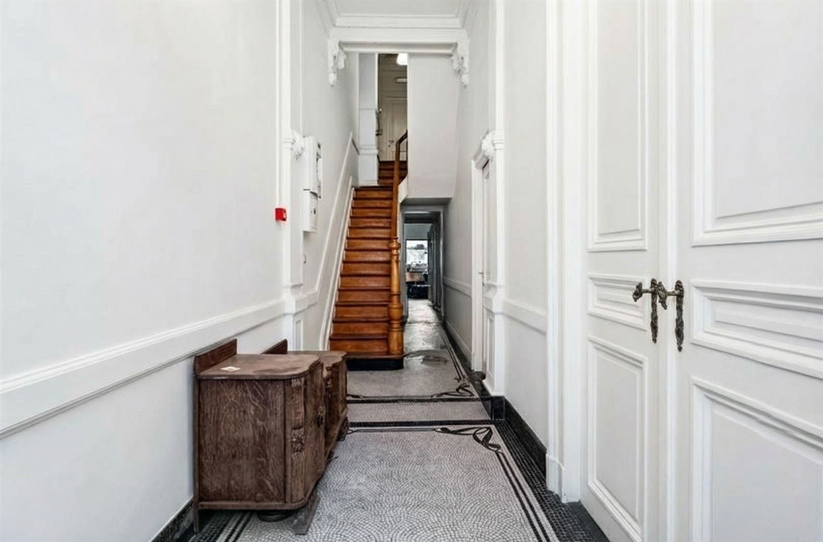 Apartment for sale in Antwerp with 8 bedrooms - photo 2