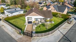 Ruimte, licht en comfort komen in deze prachtig gerenoveerde woning perfect samen. Met een indrukwekkende bewoonbare oppervlakte van 334 m² op...