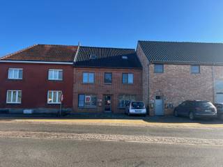 Handelsgelijkvloers (+/- 80m²), ideaal gelegen op de Gobbelsrode op slechts enkele minuten van Holsbeek en Lubbeek.Dit handelspand bestaat uit: open...