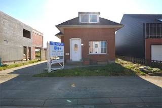 Op een uitstekende locatie nabij centrum Hulshout vinden we deze charmante woning met ruime garage op een perceel van 459 m².Deze leuke woning is...