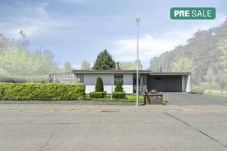 Dans un quartier résidentiel calme de Rumbeke, près du célèbre Sterrebos, nous trouvons cette maison de plain-pied individuelle de 1971 sur un...