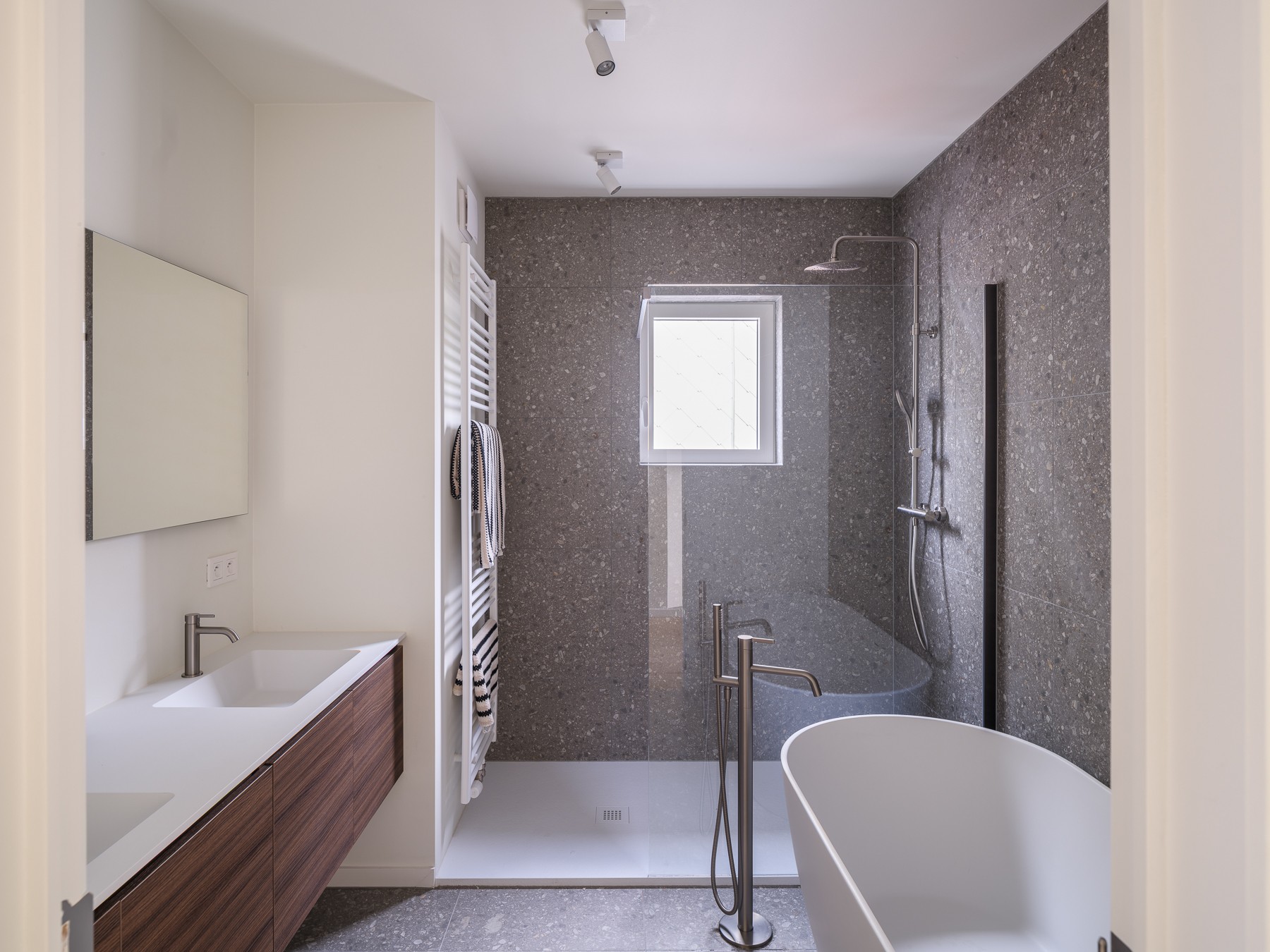 Exclusieve appartementen met 2 slaapkamers te koop in het hart van Deinze - photo 4