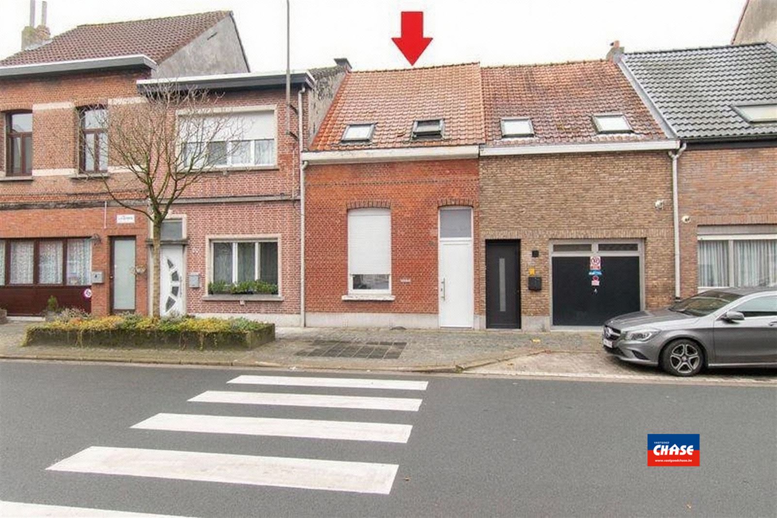 Te renoveren woning met 2 slpks en tuin - foto 1