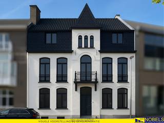 <p><strong>KARAKTERVOLLE HERENWONING</strong> met <strong>ROYALE BEWOONBARE OPPERVLAKTE VAN CA. 261M²</strong>, doordrenkt met <strong>SFEER EN POTENTIEEL</strong>, gelegen in het hart van Oudenaarde. Deze statige woning combineert <strong>AUTHENTIEKE ELEMENTEN MET LICHTOVERGOTEN RUIMTES EN HOGE PLAFONDS</strong> die meteen een <strong>GEVOEL VAN RUIMTE EN GRANDEUR</strong> oproepen. De woning biedt een <strong>IDEALE BASIS</strong> voor wie op zoek is naar een <strong>CHARMANTE STADSWONING</strong> met uitstraling, klaar om verder afgewerkt te worden naar <strong>EIGEN SMAAK</strong>. Via de elegante inkomhall betreed je een ruime leefruimte, <strong>BUREEL</strong>, eetkamer en keuken met aanpalende berging en gastentoilet. De verdiepingen herbergen maar liefst <strong>7 SLAAPKAMERS</strong>, een te renoveren badkamer en een  <strong>ZOLDERKAMER DIE PERFECT INZETBAAR ZIJN ALS EXTRA ATELIER OF OPSLAG</strong>. Buiten geniet je van een <strong>ZONNIGE, ONDERHOUDSVRIENDELIJKE STADSTUIN</strong> waar rust en privacy hand in hand gaan, op <strong>WANDELAFSTAND VAN STATION, WINKELS EN DE MARKT</strong>.</p>
<br /><br />Adres: Jacob Lacopsstraat 58 – 9700 Oudenaarde<br /><br />EPC: 461kWh/m², G-score en P-score A , Renovatieplicht van toepassing.