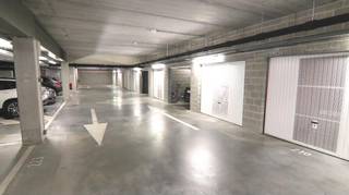 Gesloten GARAGEBOX te koop in een garagecomplex in de Frank Van Ackerpromenade vlakbij het station in Brugge.Een veilige plaats om je voertuig te...