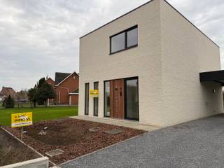Moderne BEN-woning met 4 slaapkamers en carport. Deze halfopen BEN-woning combineert een hoogwaardige afwerking met een rustige ligging, op...