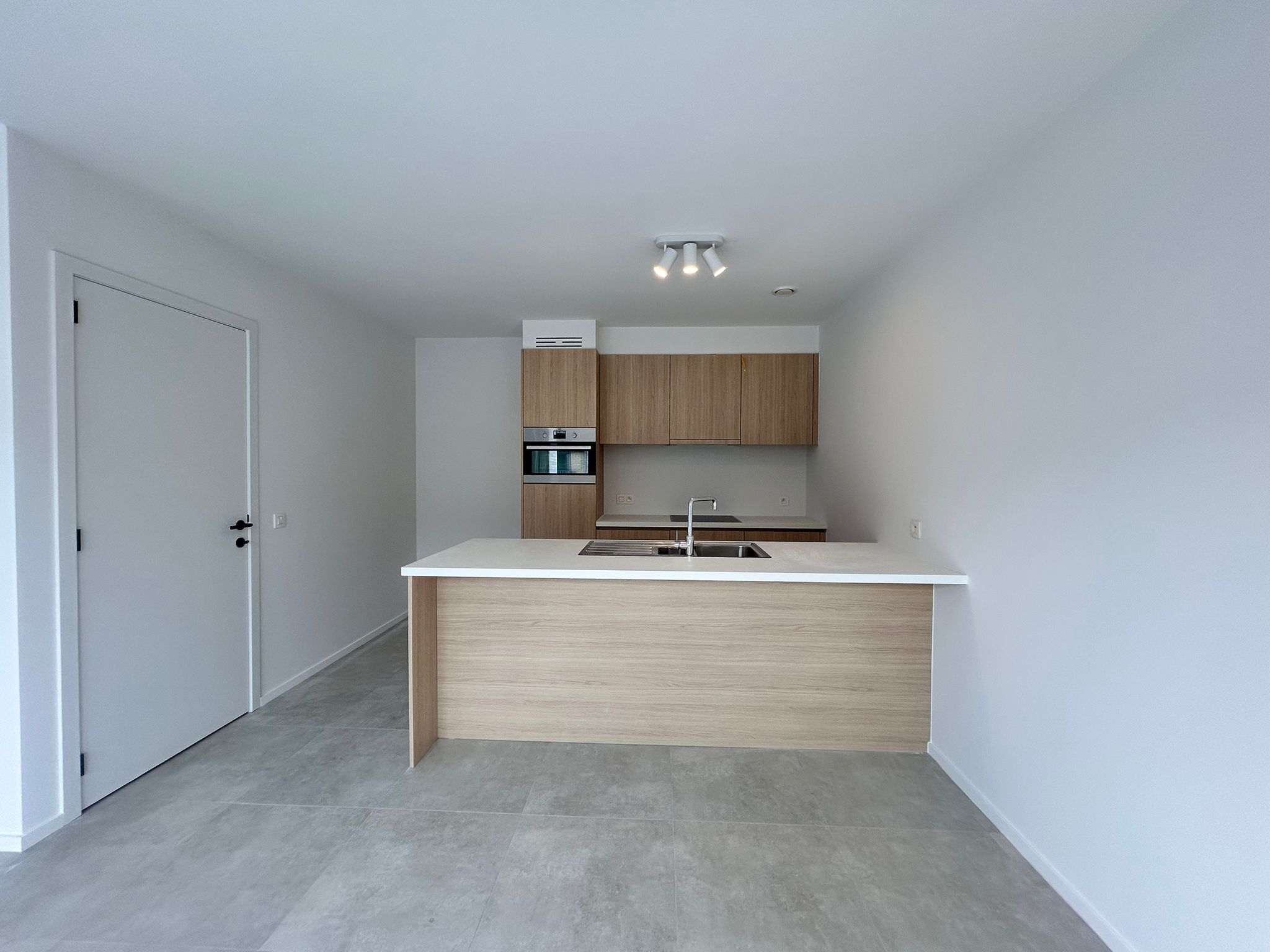 Ruim instapklaar appartement met 2 slaapkamers en grote terrassen te koop in Diksmuide! - foto 5