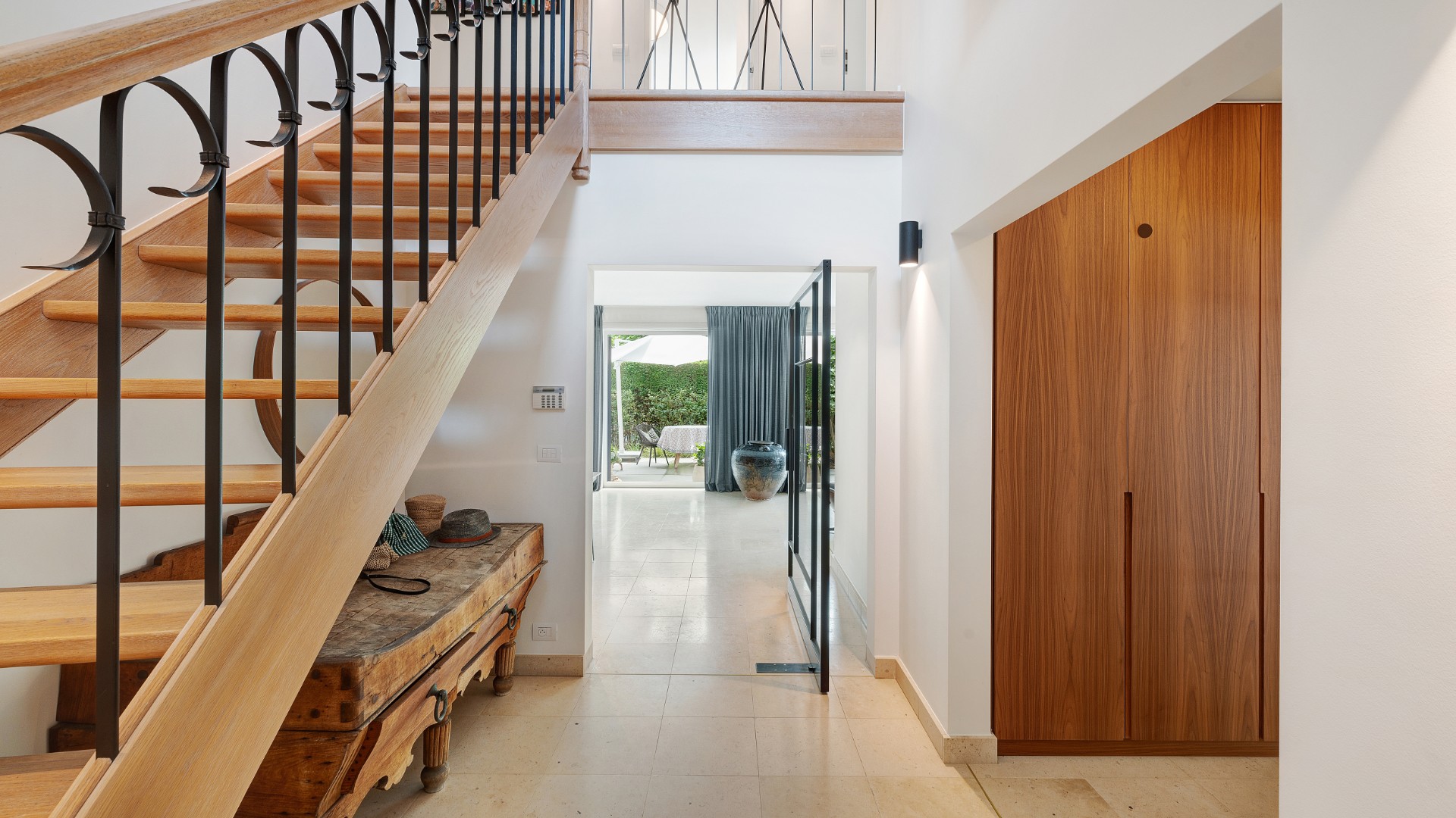 Une magnifique villa écoénergétique, récemment rénovée et dotée d'une piscine chauffée ; elle est méticuleusement entretenue et située dans un quartier résidentiel d'un calme exceptionnel, à proximité du centre de Knokke. - photo 3