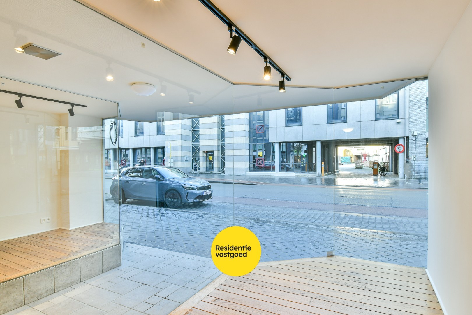 Gelijkvloerse handelsruimte op toplocatie te Oostende - foto 4