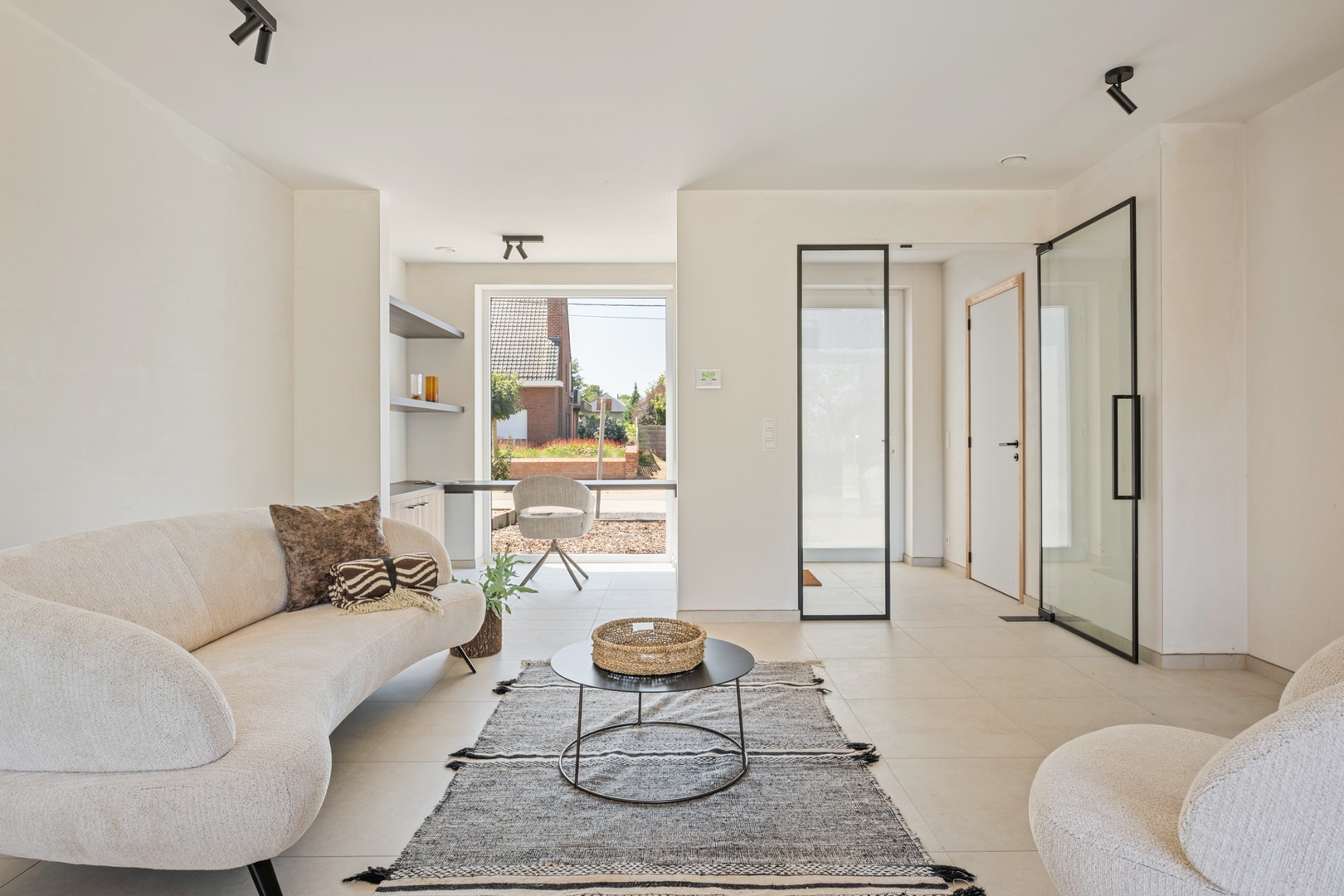 KOOP AAN VOOR 30/09/2026 EN ONTVANG EEN AANZIENLIJKE KORTING OP UW AANKOOPKOSTEN - Kwalitatief afgewerkte lichtrijke en ruime nieuwbouw woning met tuin en 3 volwaardige slaapkamers - foto 5