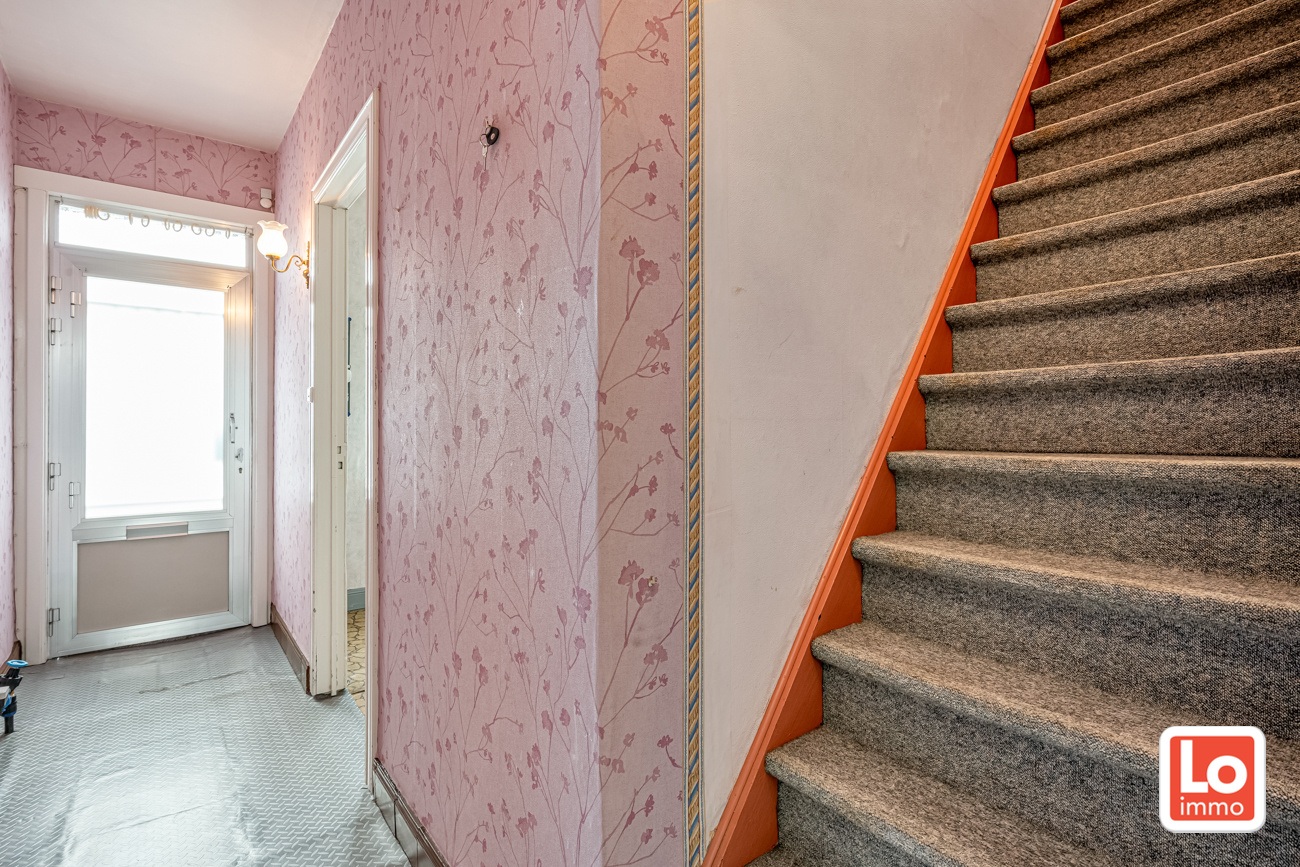 Volledig te renoveren gesloten woning met afzonderlijke garage en een leuke stadstuin op een toplocatie nabij het centrum van Lochristi! - foto 4