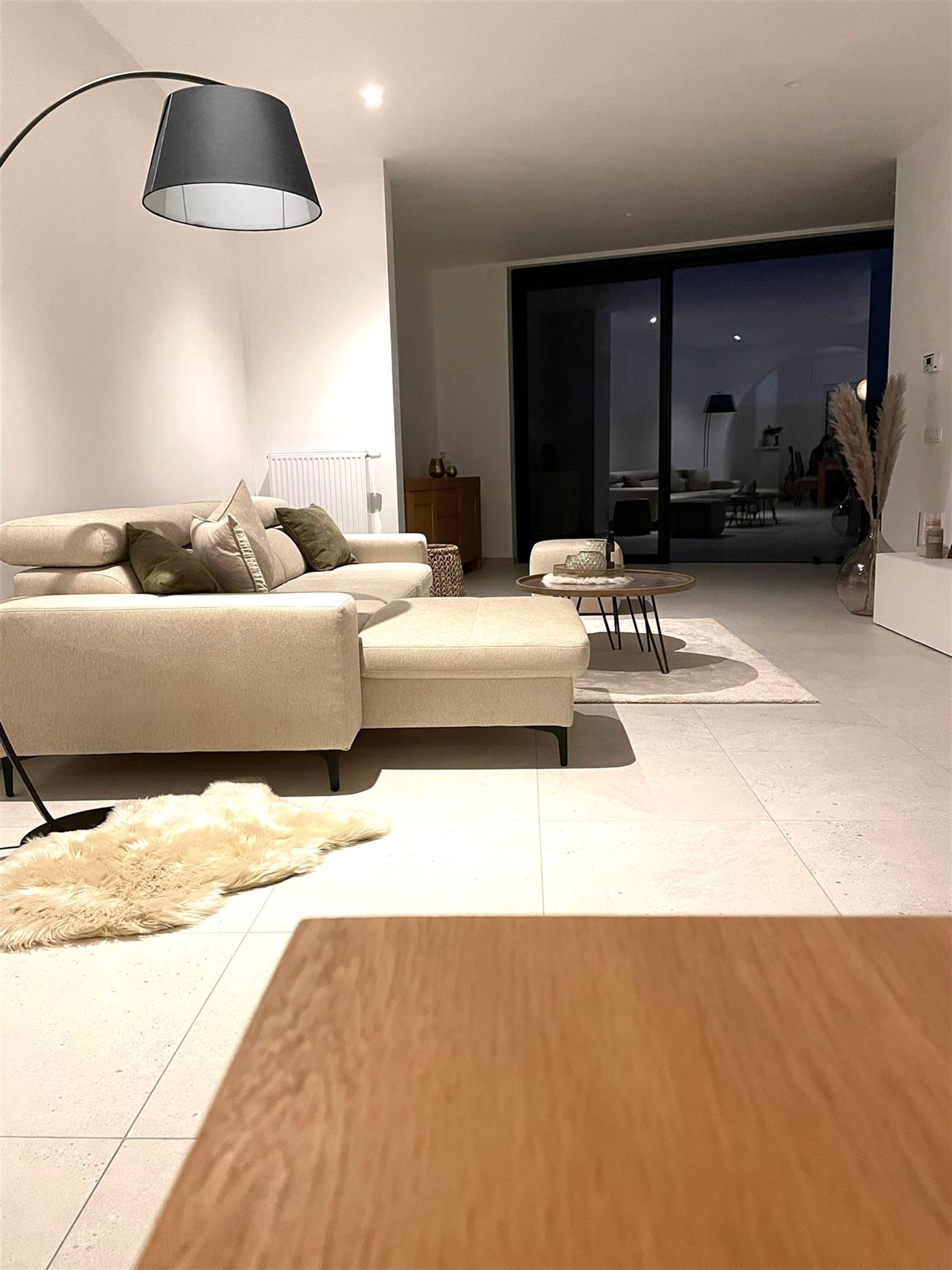 Tijdloze moderne woning met drie ruime slaapkamers  - foto 4