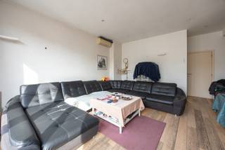 Ligging Dit appartement is gelegen in de Erasmusstraat 18 te Borgerhout (2140), in een rustige en aangename straat met een vlotte verbinding...