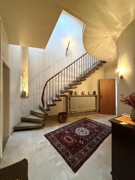 Zeer ruime karaktervolle voormalige dokterswoning met prachtige tuin in het centrum - foto 4