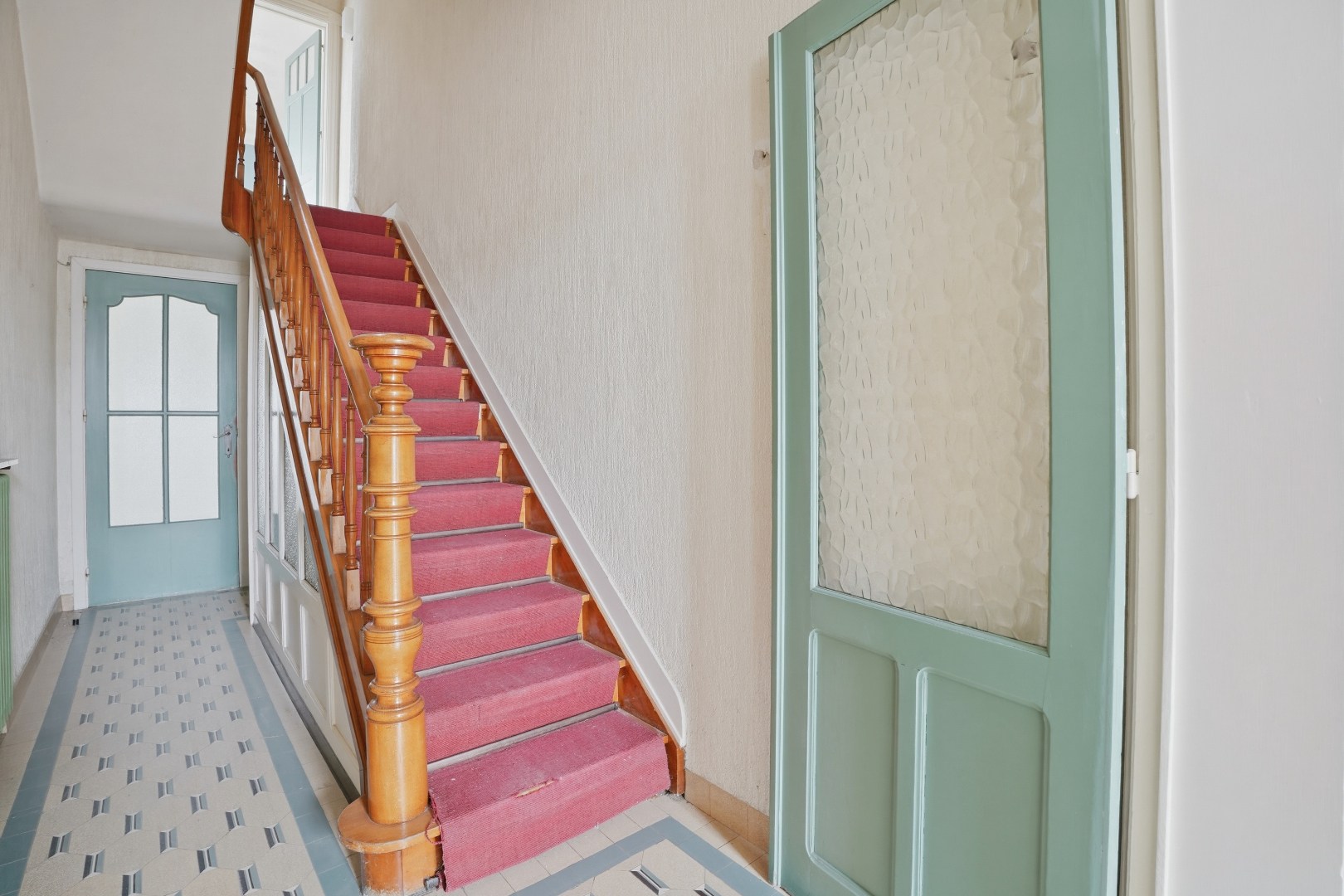 Te renoveren woning met veel op potentieel op topligging. - foto 5