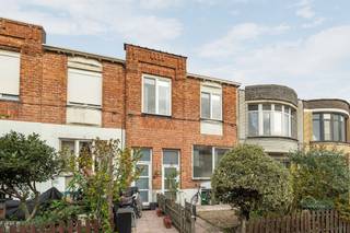 Instapklare woning met 2 slaapkamers en mogelijkheid tot een derde in Deurne te koop!Deze instapklare woning in een rustige wijk van Deurne biedt een...