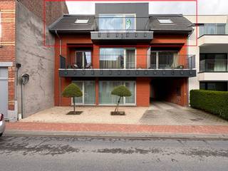 In het hart van Landegem bevindt zich dit dakappartement van 72 m² met balkon aan de voorzijde.Het appartement omvat een lichtrijke woonkamer met...