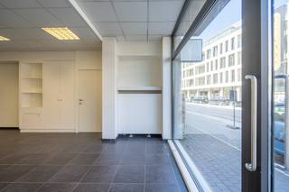 Deze kantoorruimte van ca. 100 m² bevindt zich op een toplocatie in het hart van Roeselare, vlak naast de Grote Markt en het Sint‑Michielsplein.  De...