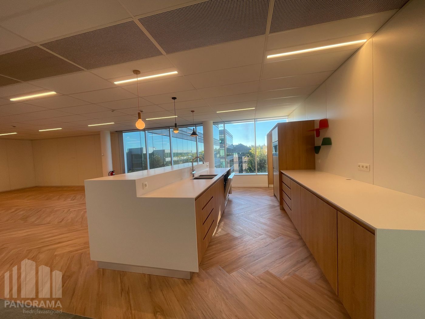 BUREAUX PRÊTS À L'EMPLOI DE 1.385 m² À LOUER DANS THE SAGE - photo 5