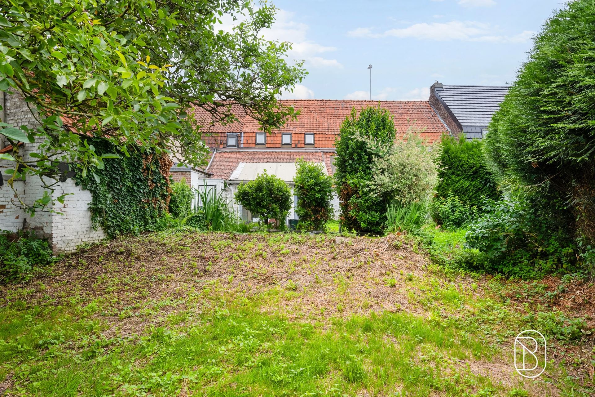 Te renoveren / af te breken woning met POTENTIEEL en uitweg - foto 4